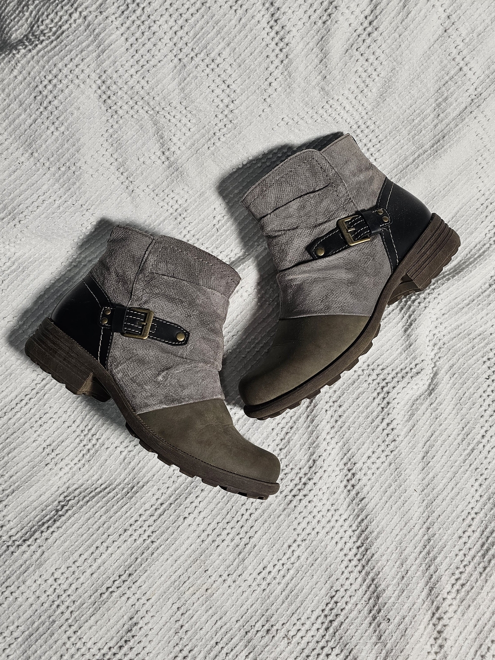 Earth Origins Pheonix Gray Leather & Suede Buckle Boot